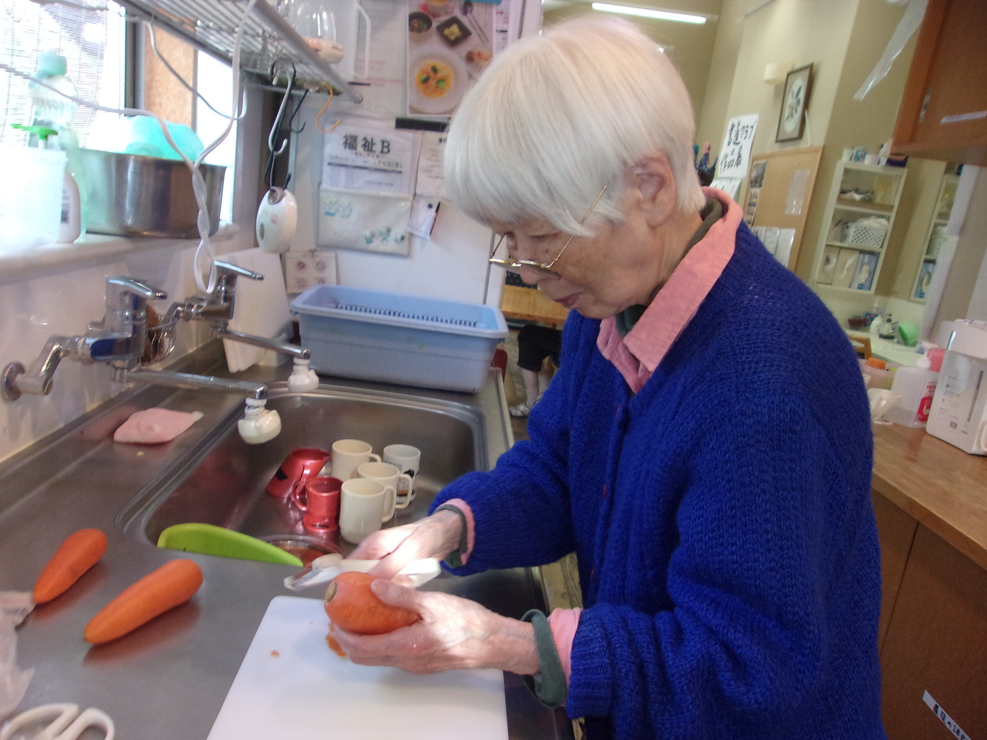 ➂シチューとゆずゼリーを作りました。ゆずはホームの庭で収穫し、今年は豊作でゆず茶やジャムも楽しめました。