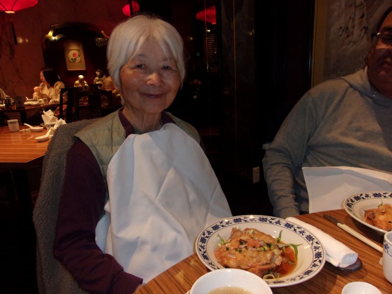 ②中華街と元町に行き、重慶飯店でランチをいただきました。