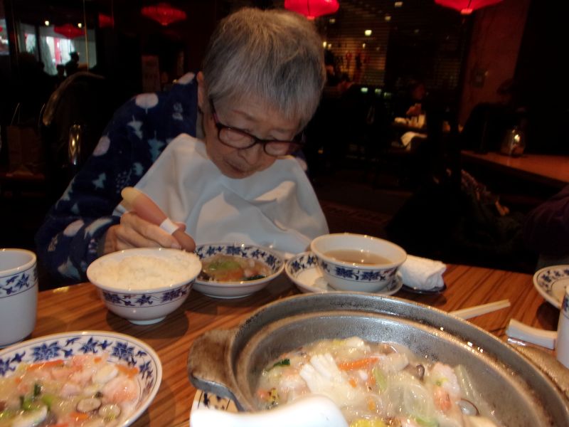 ②中華街と元町に行き、重慶飯店でランチをいただきました。