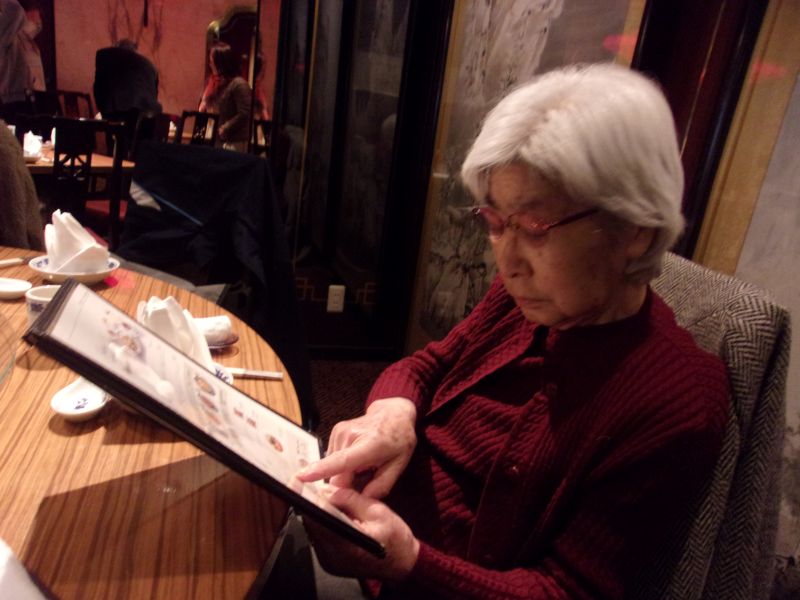 ②中華街と元町に行き、重慶飯店でランチをいただきました。